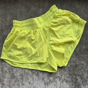 Lululemon Low Rise 2.5” Hotty Hot Shorts Size 2